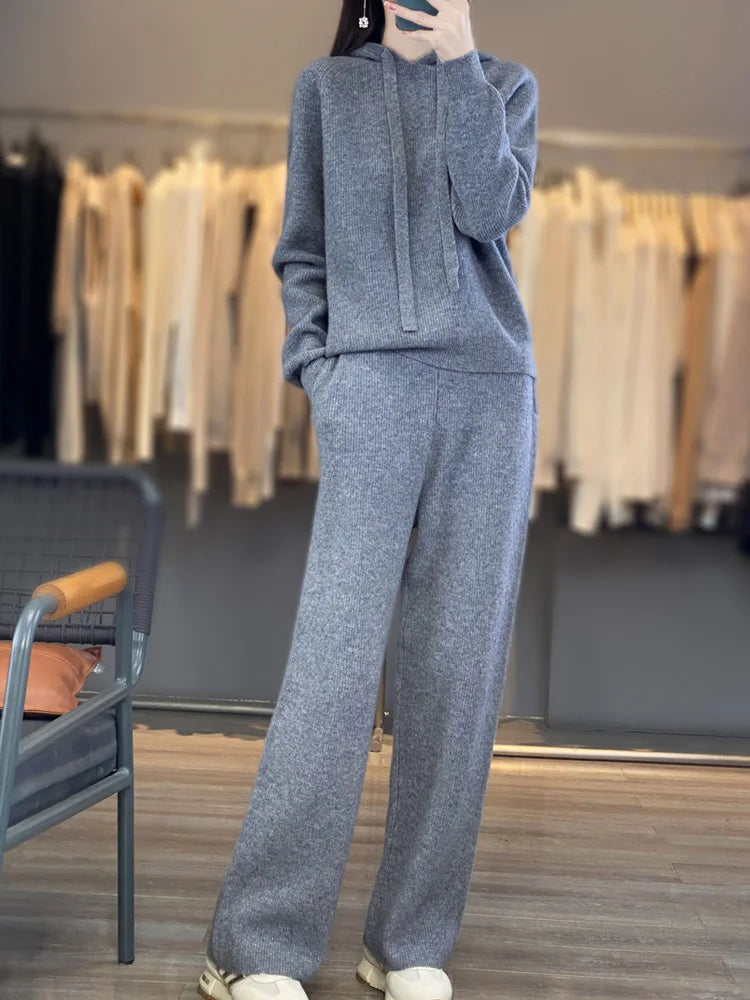 Ensemble femme en laine à capuche et pantalon – CLEVI Paris
