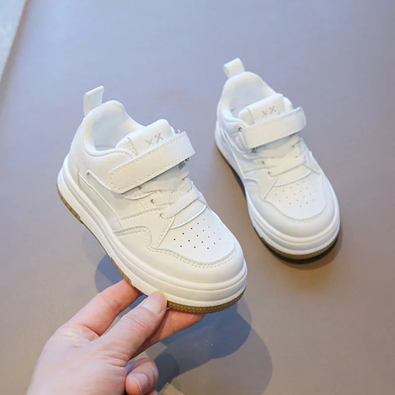 Baskets enfant blanches à scratch – CLEVI Paris