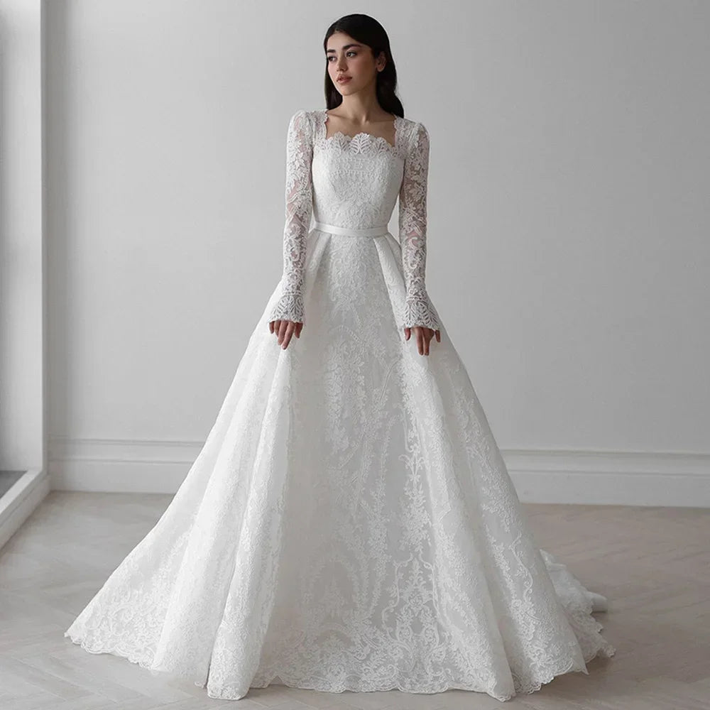 Robe de mariée satin et dentelle – CLEVI Paris