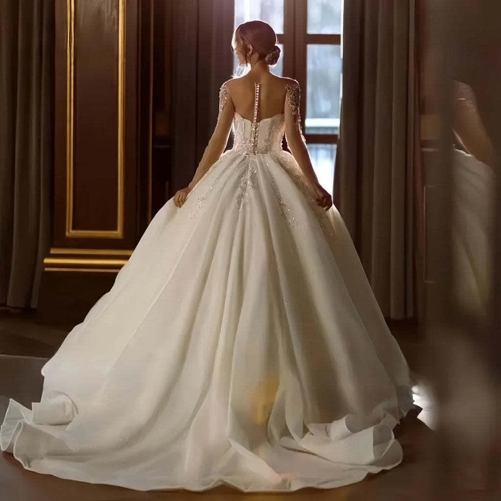 Robe de mariée dentelle et tulle, manches longues – CLEVI Paris
