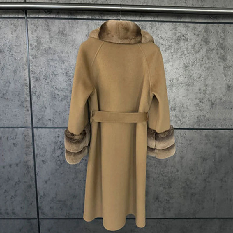 Manteau long femme ceinturé à grand col – CLEVI Paris