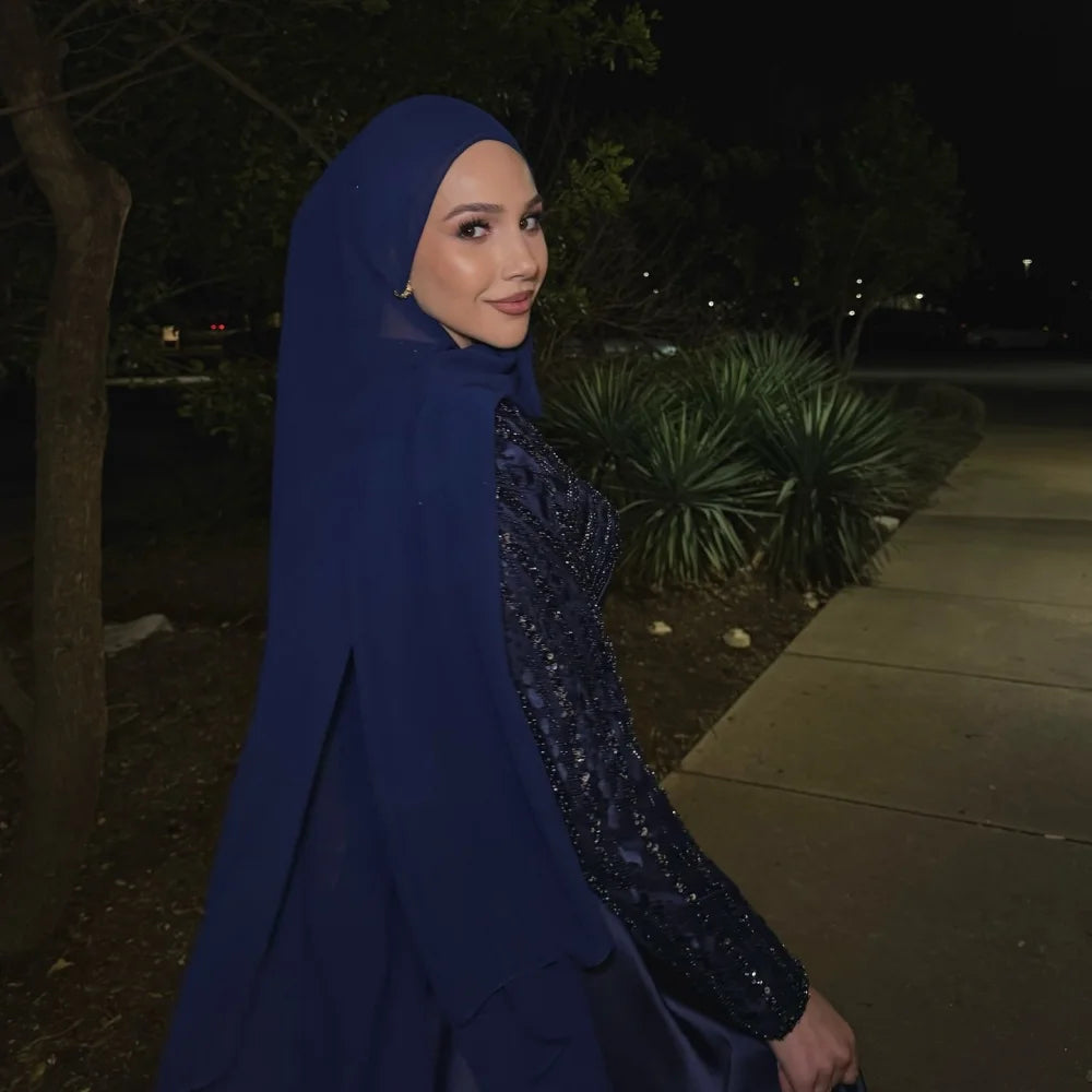 Robe de bal longue à paillettes et appliques – CLEVI Paris