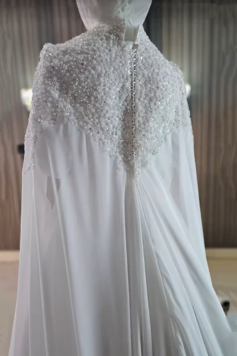 Robe de mariée musulmane en mousseline à col haut – CLEVI Paris
