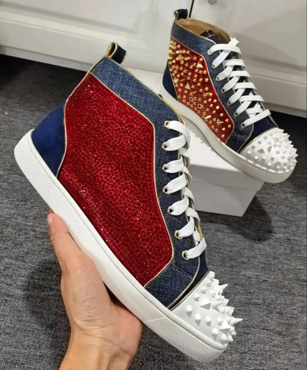Sneakers Montantes Cuir Rivets Dorés & Strass Rouge Homme – CLEVI Paris