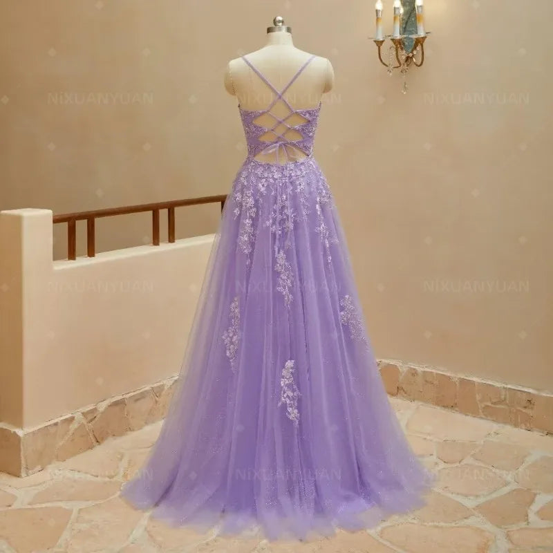 Robe de mariée en tulle ligne A col V – CLEVI Paris