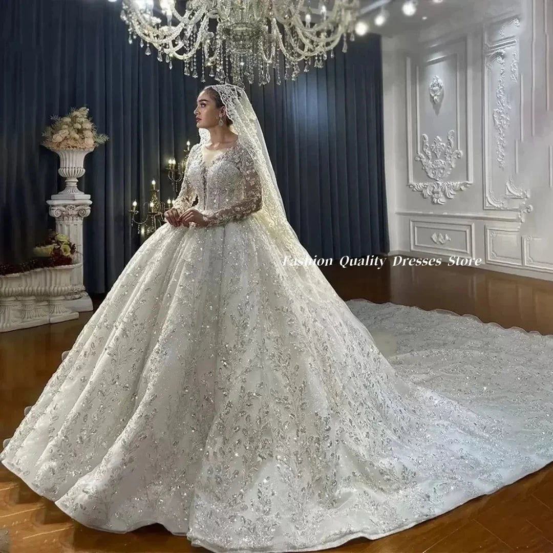 Robe de mariée manches longues, col V – CLEVI Paris
