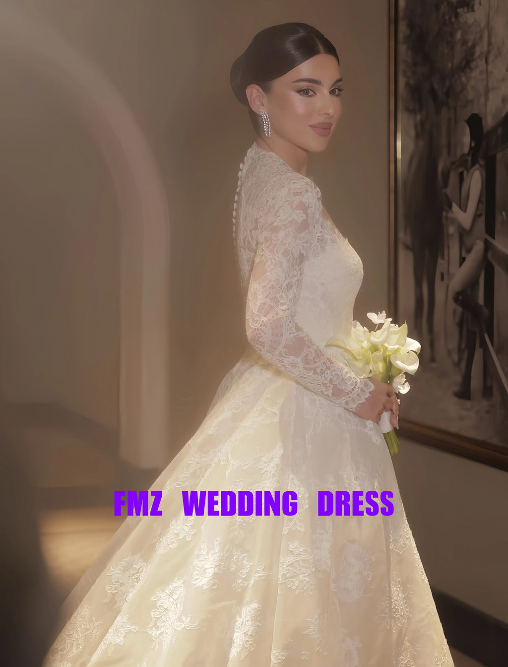 Robe de mariée en dentelle ligne A à col en V – CLEVI Paris