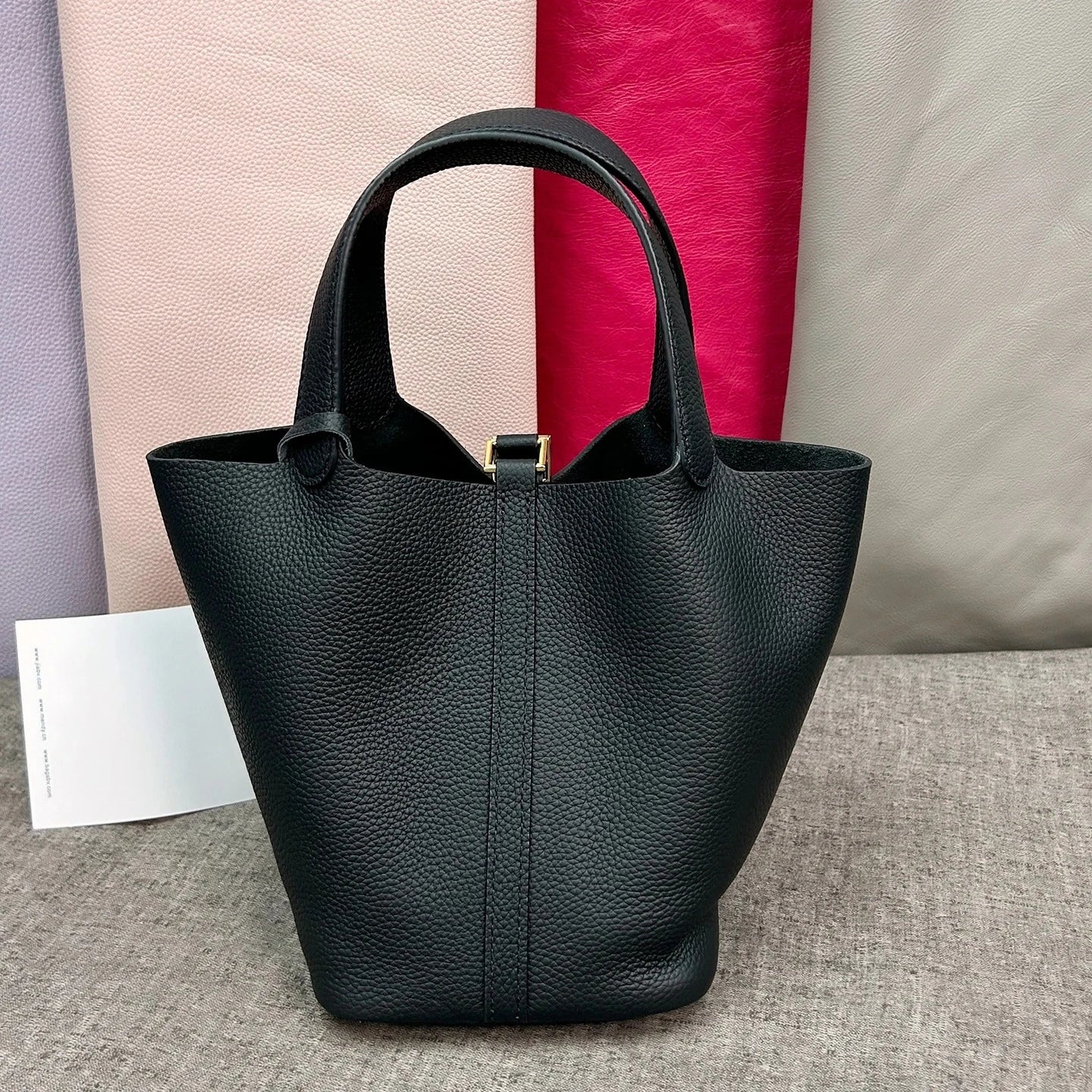 Sac Seau Femme Cuir Véritable TOGO Cadenas & Foulard Décoratif – CLEVI Paris