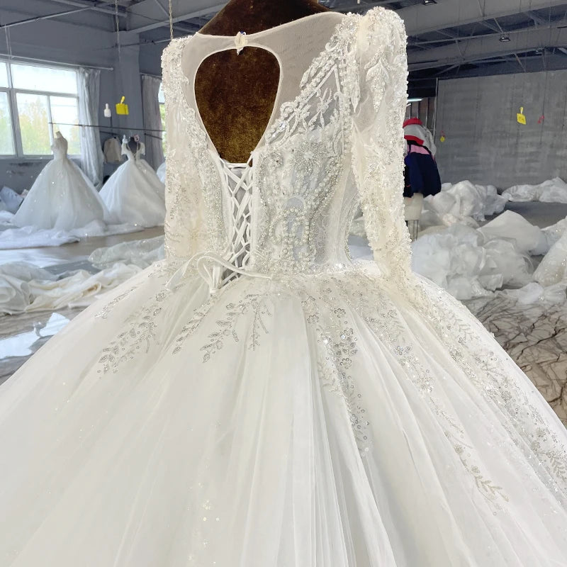 Robe de mariée en organza à col carré – CLEVI Paris