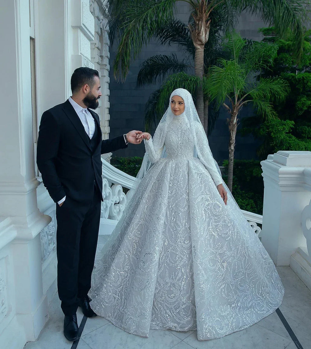 Robe de mariée musulmane en satin à col montant – CLEVI Paris