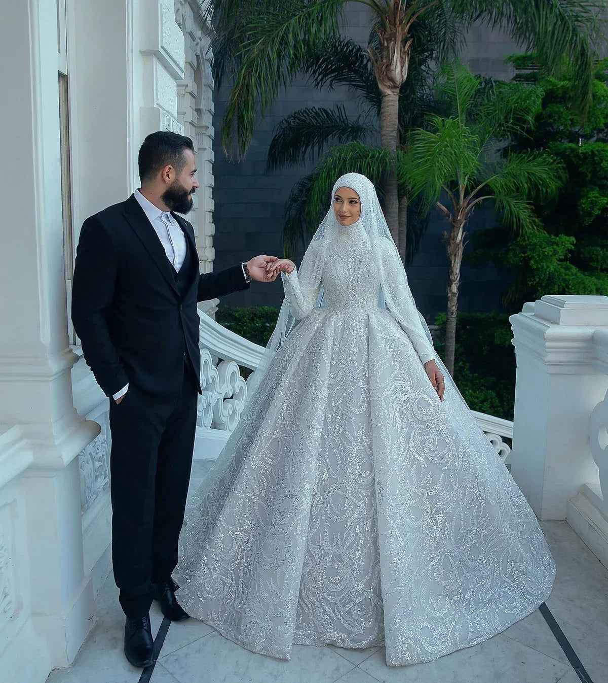 Robe de mariée musulmane en satin à col montant – CLEVI Paris