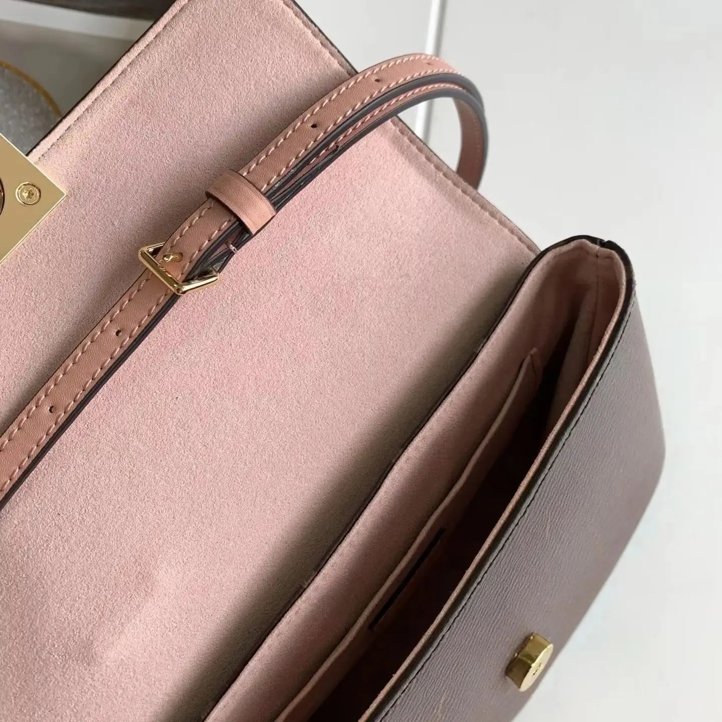 Mini Sac Femme Bicolore Rose Noir Cuir Grainé Cadenas Doré Bandoulière Détachable – CLEVI Paris