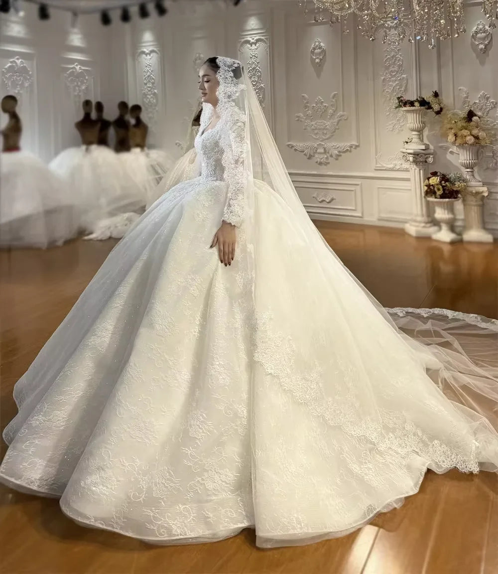 Robe de mariée en dentelle plissée – CLEVI Paris