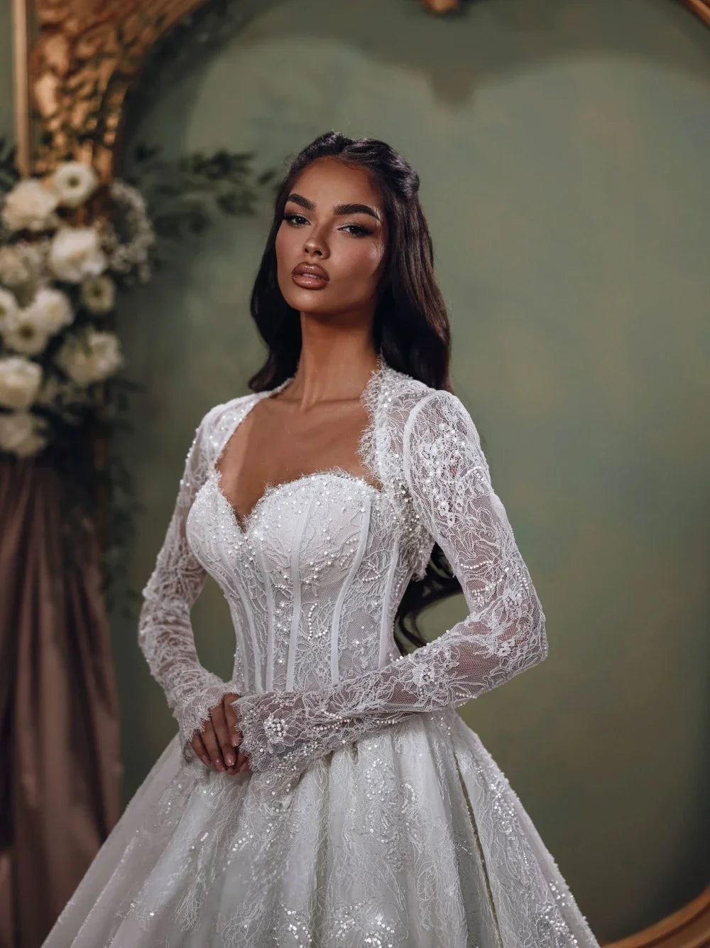Robe de mariée en dentelle avec veste – CLEVI Paris