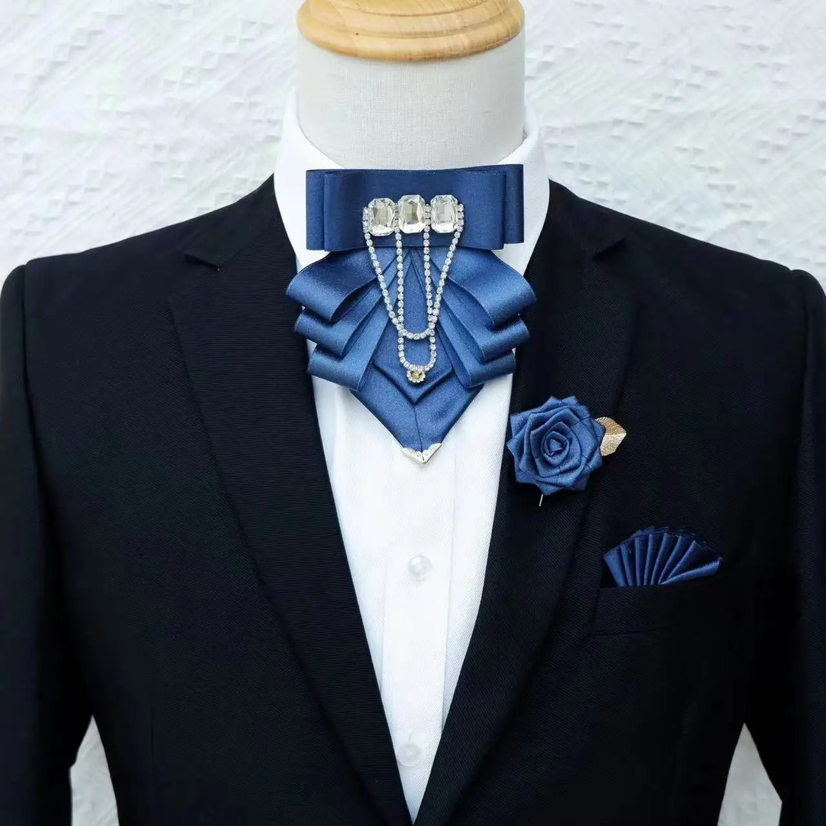 Ensemble nœud papillon 3 pièces, broche et fleurs – CLEVI Paris