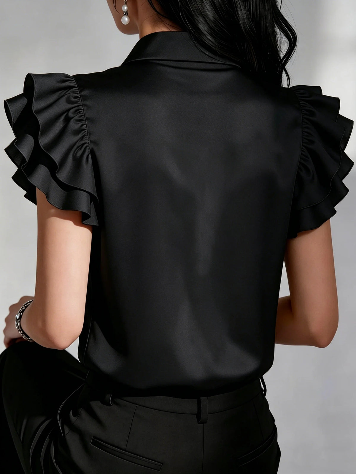 Chemise satinée à manches volantées – CLEVI Paris