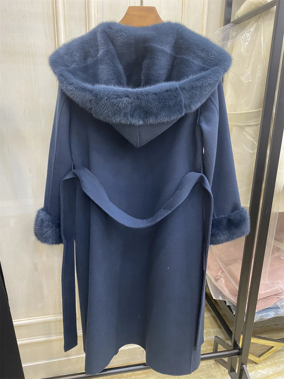Manteau long femme à capuche et ceinture – CLEVI Paris
