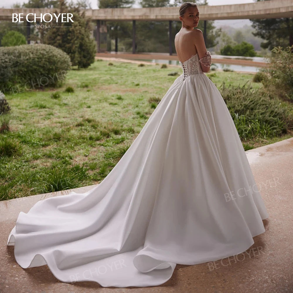 Robe de mariée ligne A sans manches en satin – CLEVI Paris