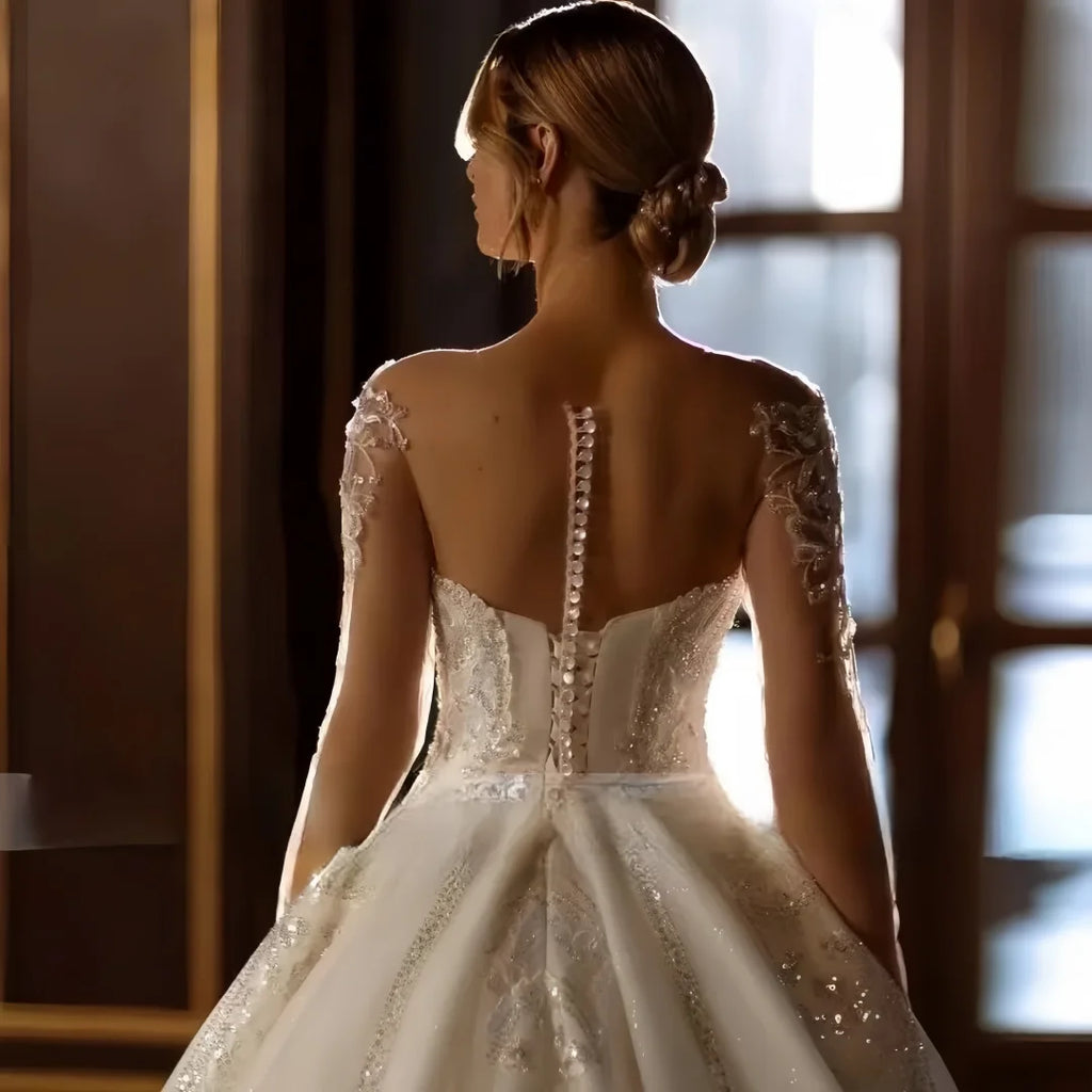 Robe de mariée dentelle et tulle, manches longues – CLEVI Paris