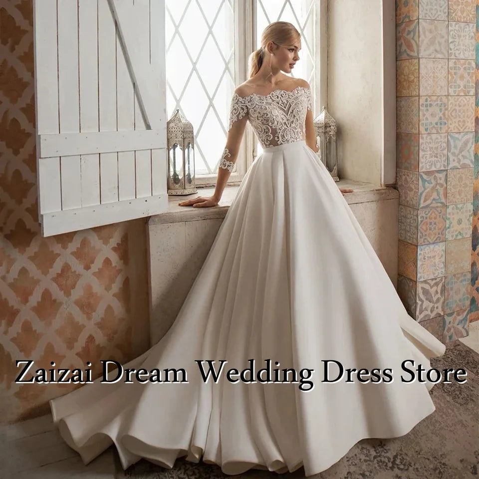 Robe de mariée satinée épaules dénudées – CLEVI Paris