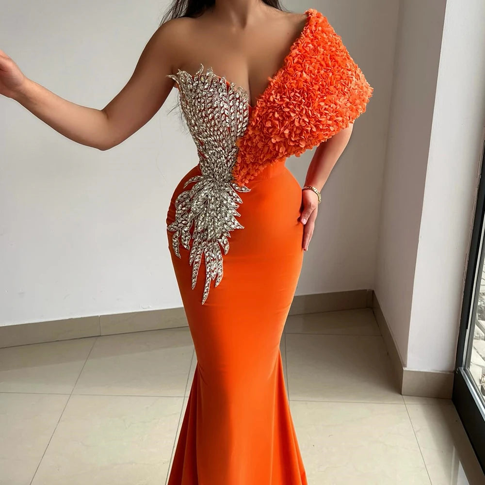 Robe de soirée longue épaules dénudées drapée – CLEVI Paris