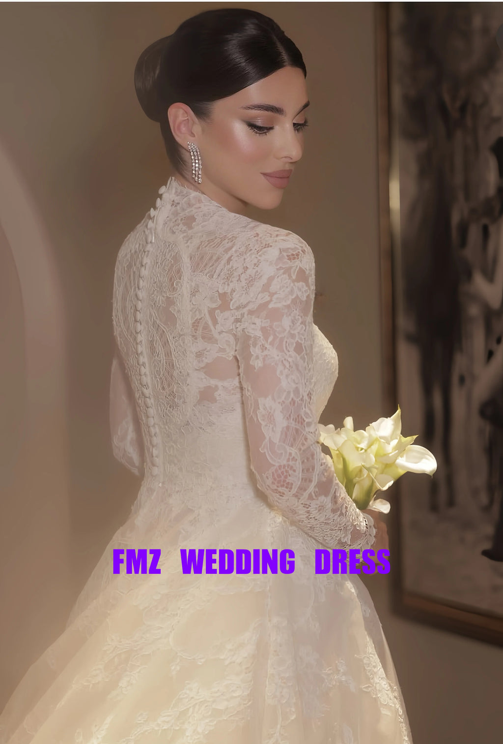 Robe de mariée en dentelle ligne A à col en V – CLEVI Paris