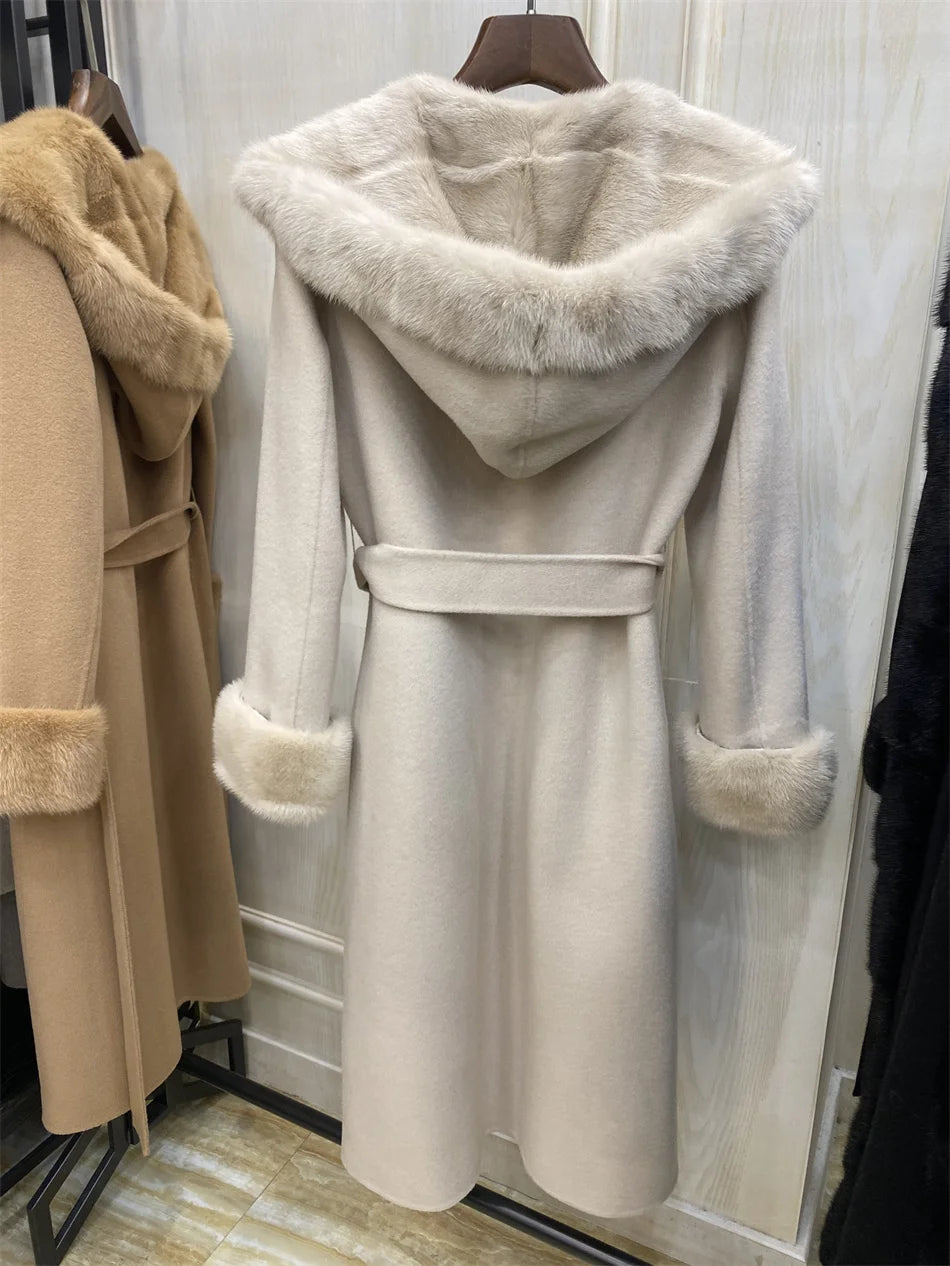 Manteau long femme à capuche et ceinture – CLEVI Paris