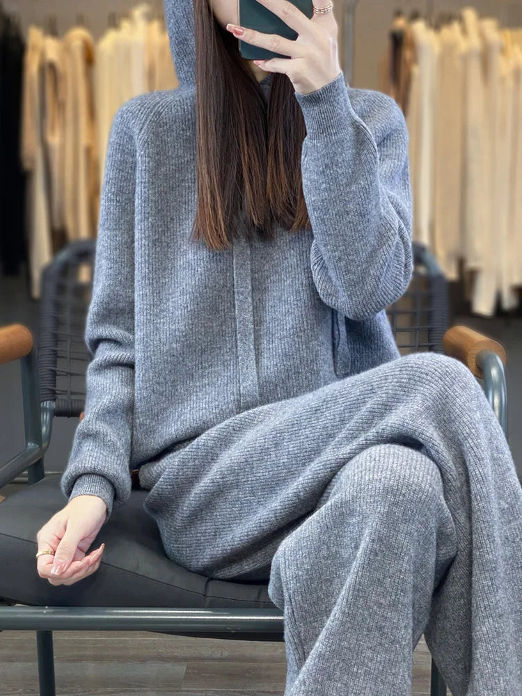 Ensemble femme en laine à capuche et pantalon – CLEVI Paris