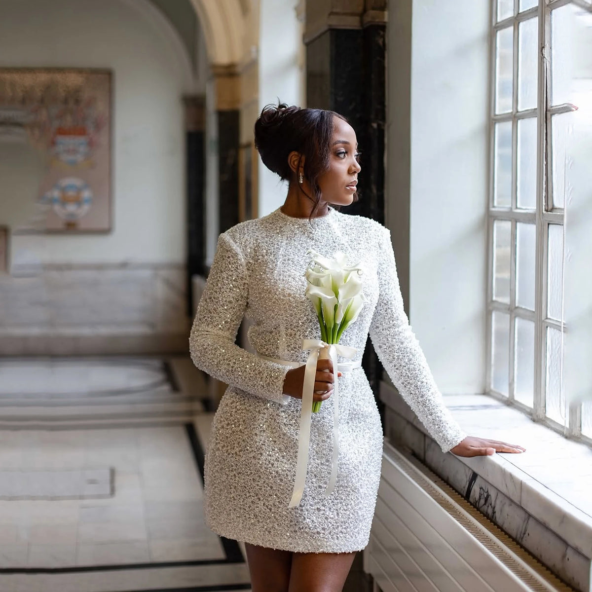 Robe de mariée courte civile dentelle col rond – CLEVI Paris