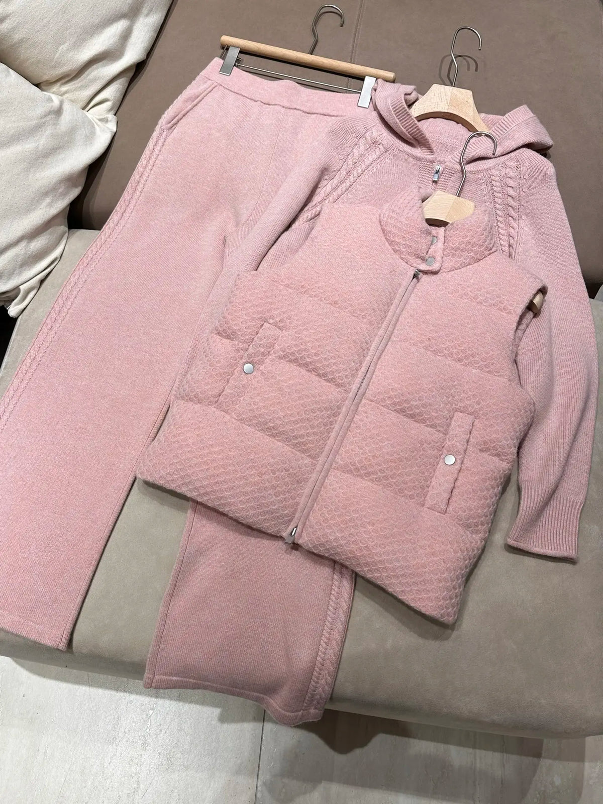 Ensemble femme gilet matelassé et pantalon – CLEVI Paris