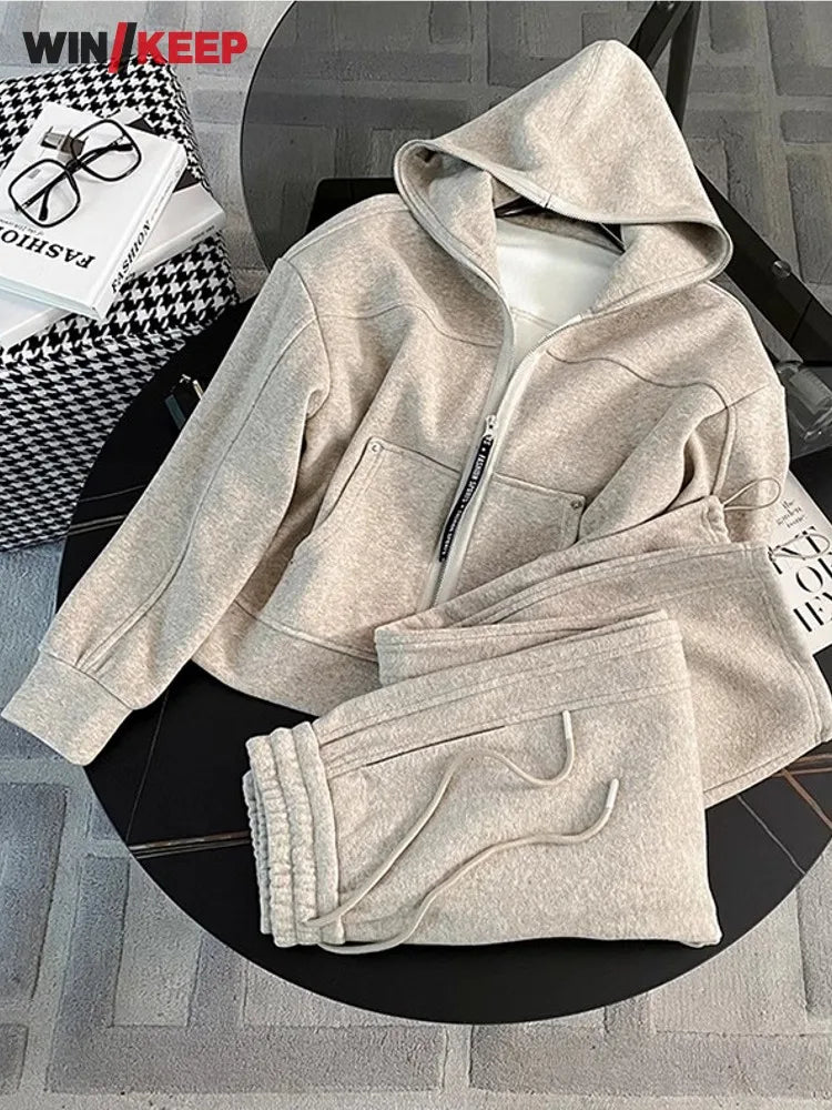 Ensemble Sport Femme 2 Pièces Sweat Capuche Zippé + Jogging Fleece Winkeep – Rose, Beige, Gris – CLEVI Paris
