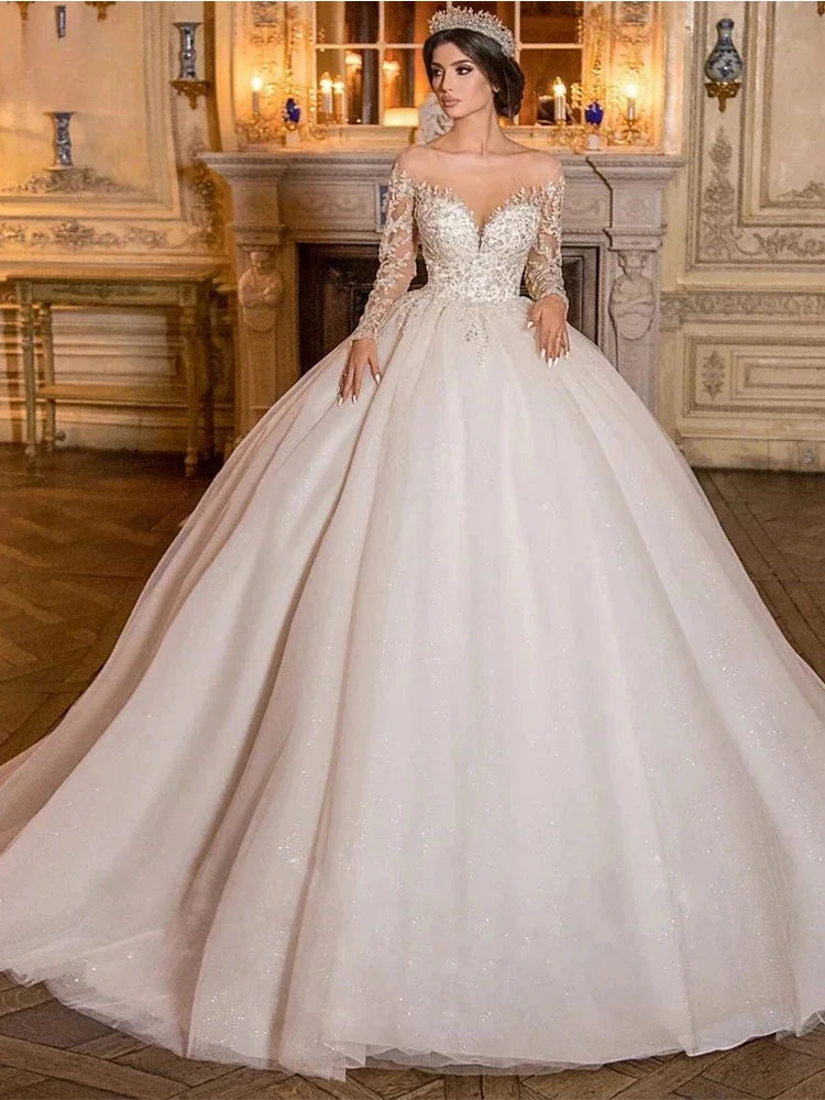 Robe de mariée brodée à manches évasées – CLEVI Paris