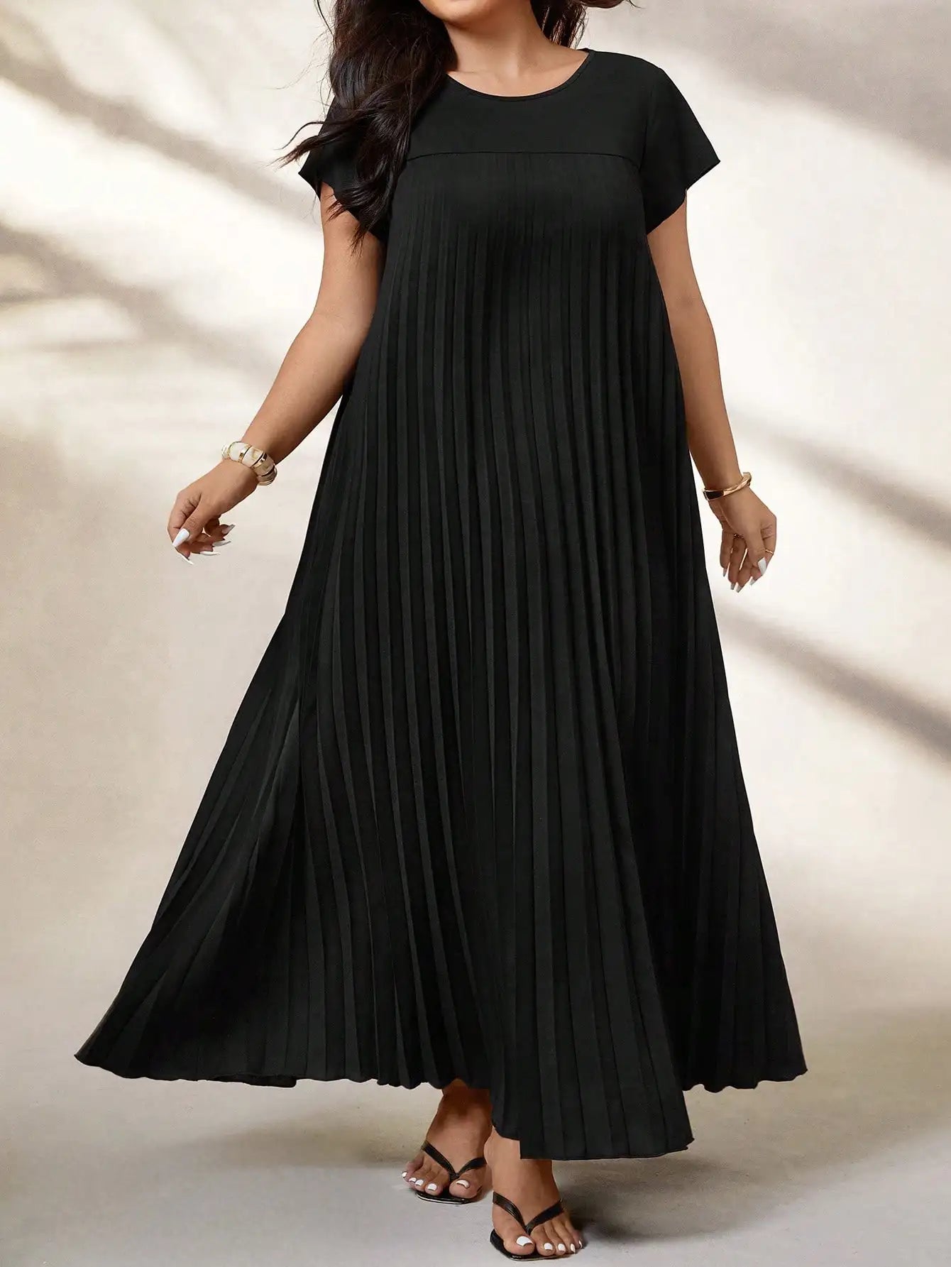 Robe Femme Grande Taille Noire Col Rond Plissée Loose Élégante – CLEVI Paris