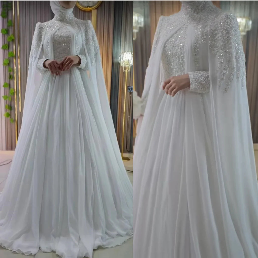 Robe de mariée en mousseline à col haut – CLEVI Paris