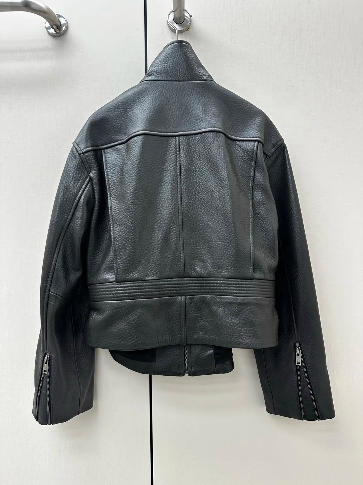 Veste biker femme en cuir de mouton ceinturée – CLEVI Paris