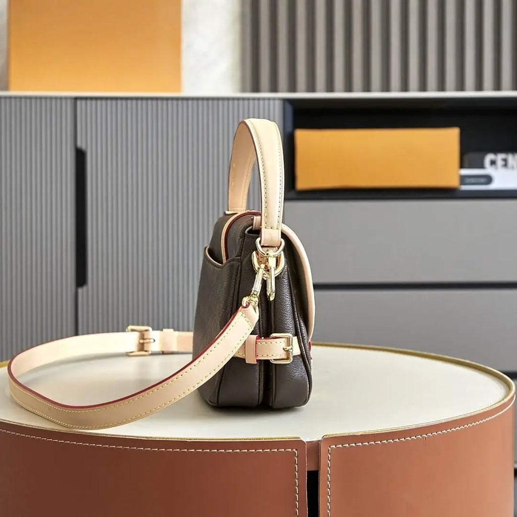 Sac Épaule Femme Cuir Véritable Vache Format Carré Texture Luxe Port Main & Épaule – CLEVI Paris