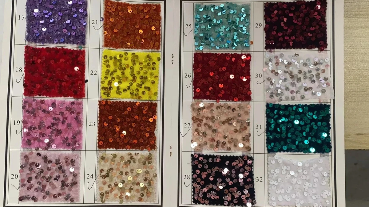 Robe sirène à paillettes et perles – CLEVI Paris