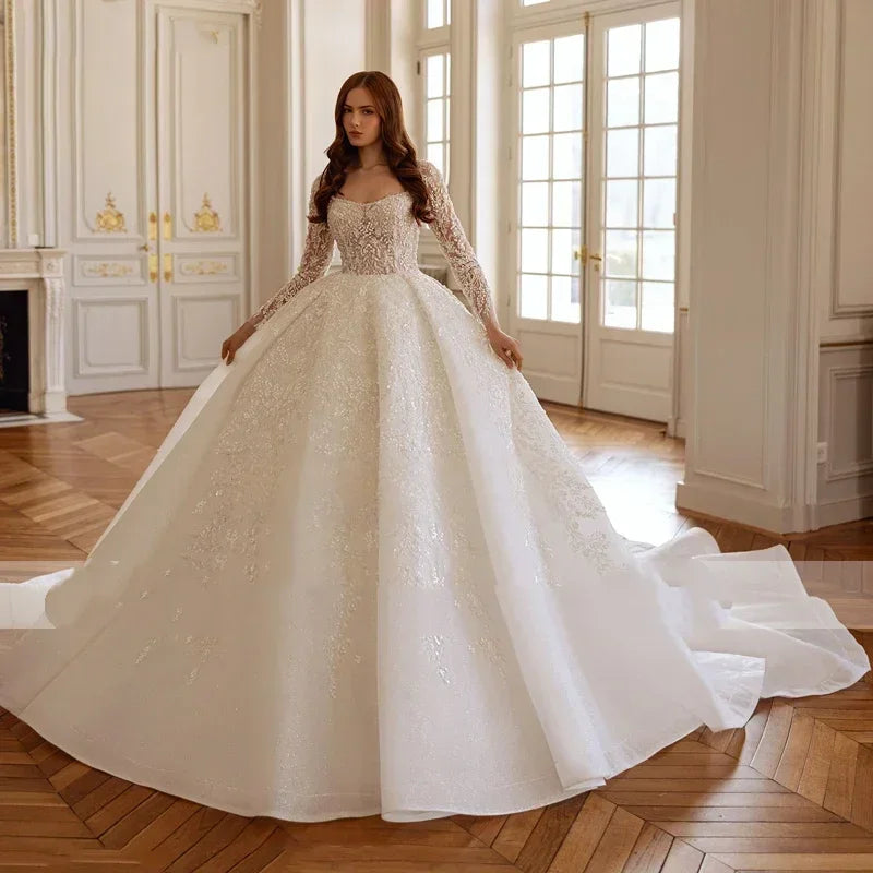Robe de mariée princesse perlée à col cœur – CLEVI Paris