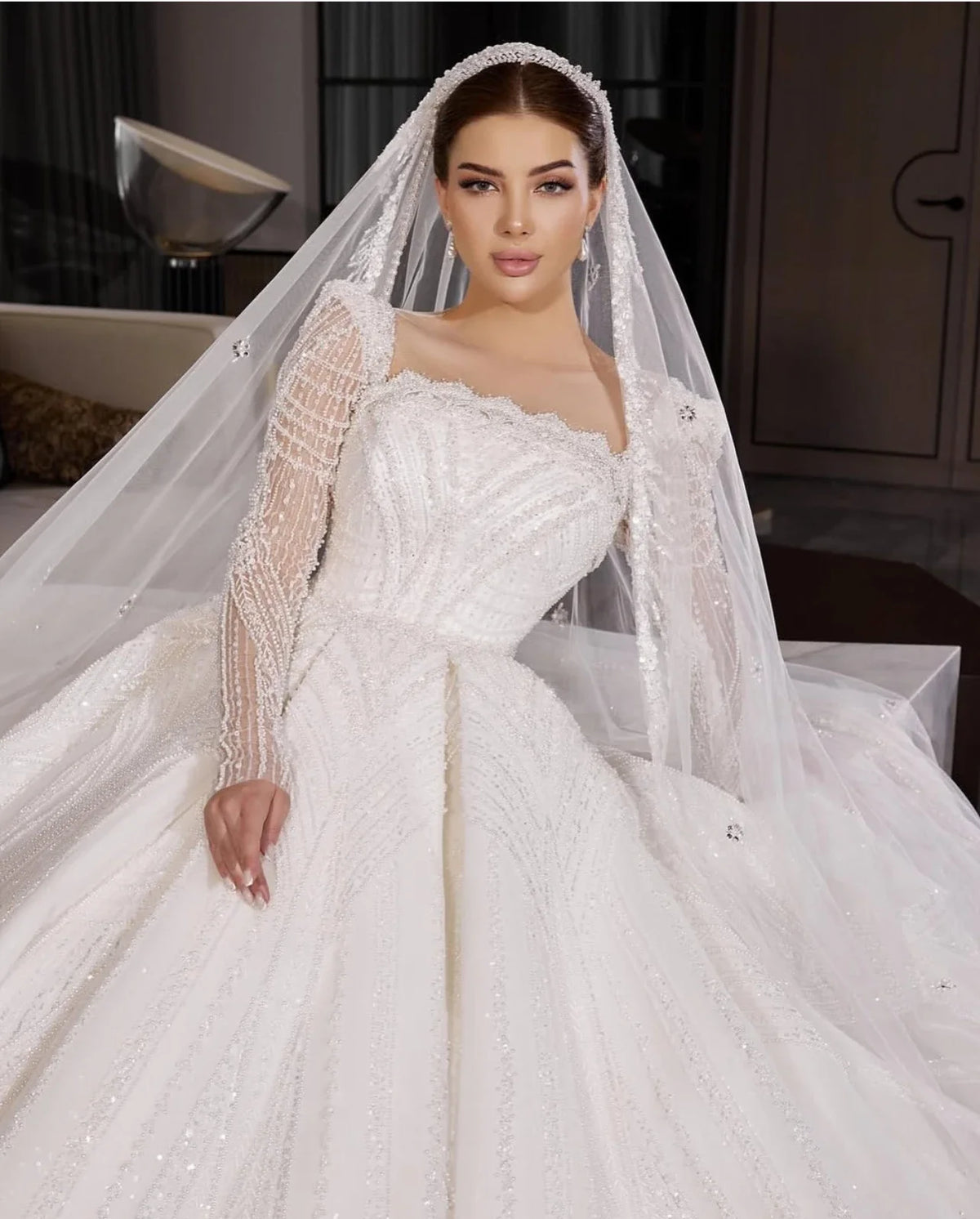 Robe de mariée en tulle, perles et sequins – CLEVI Paris