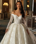 Robe de mariée en dentelle épaules dénudées - CLEVI Paris