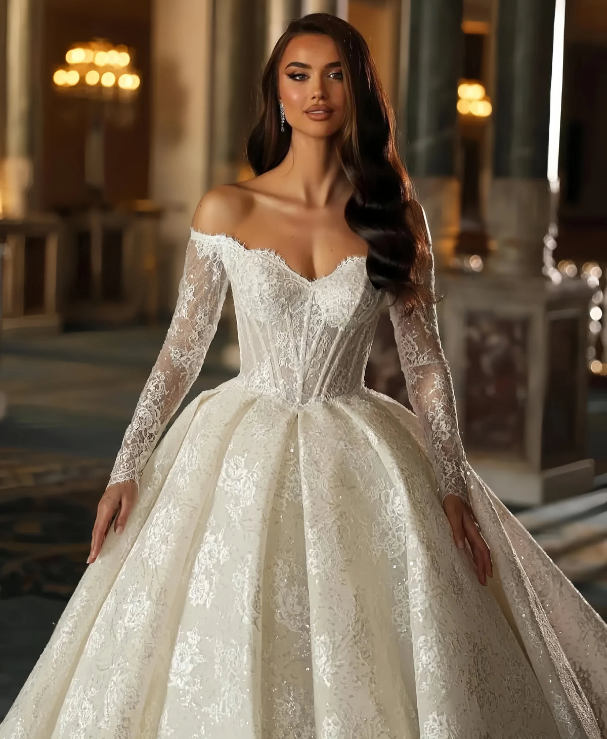Robe de mariée en dentelle à manches longues – CLEVI Paris