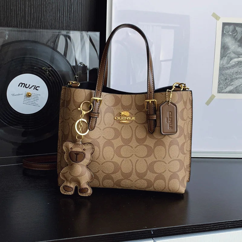 Mini Tote Bag Femme Monogramme & Breloque Ours Bandoulière Ajustable – CLEVI Paris