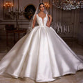 Robe de mariée dentelle et tulle col V – CLEVI Paris