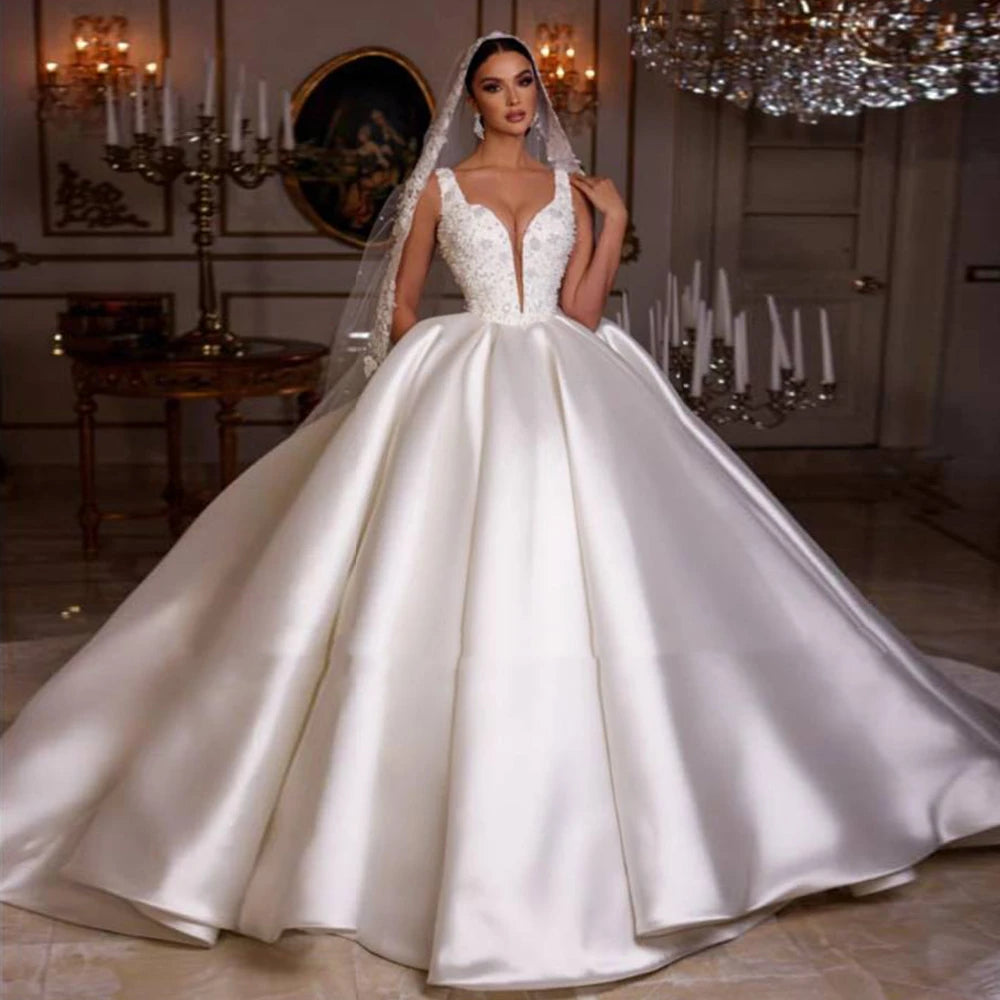 Robe de mariée dentelle et tulle col V – CLEVI Paris