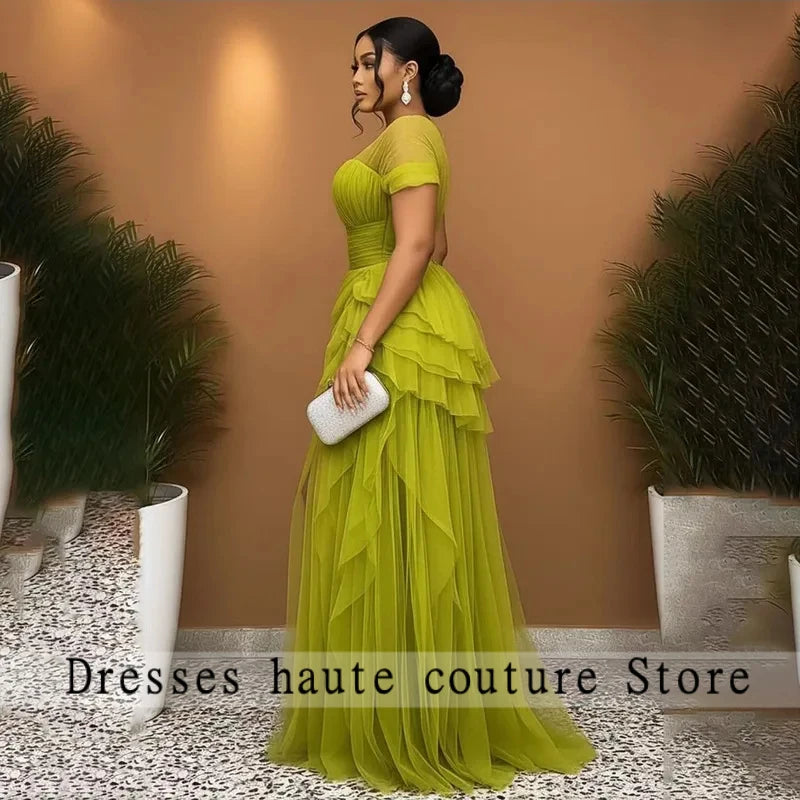 Robe de soirée longue étagée en dentelle – CLEVI Paris
