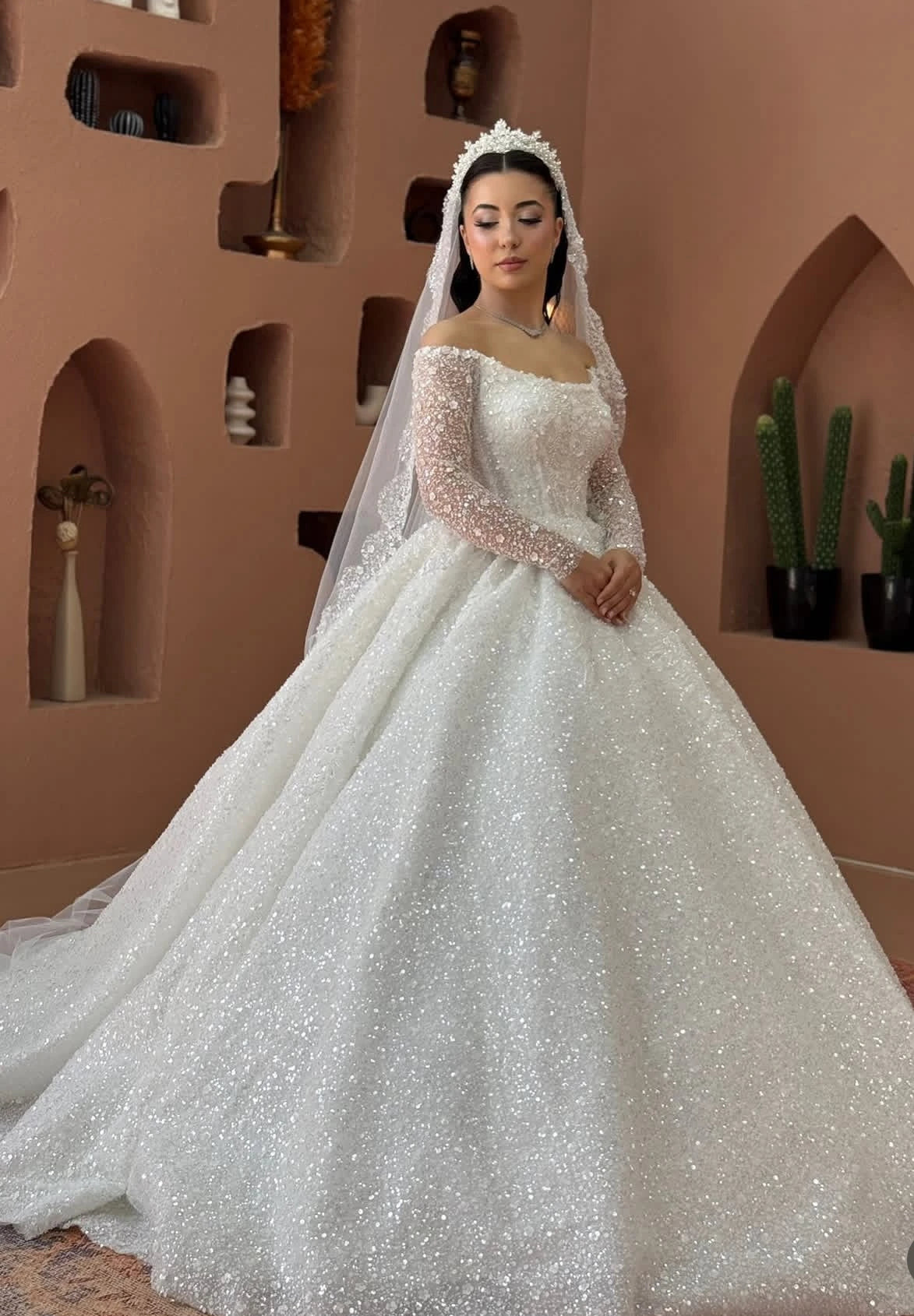 Robe de mariée en tulle à manches longues – CLEVI Paris