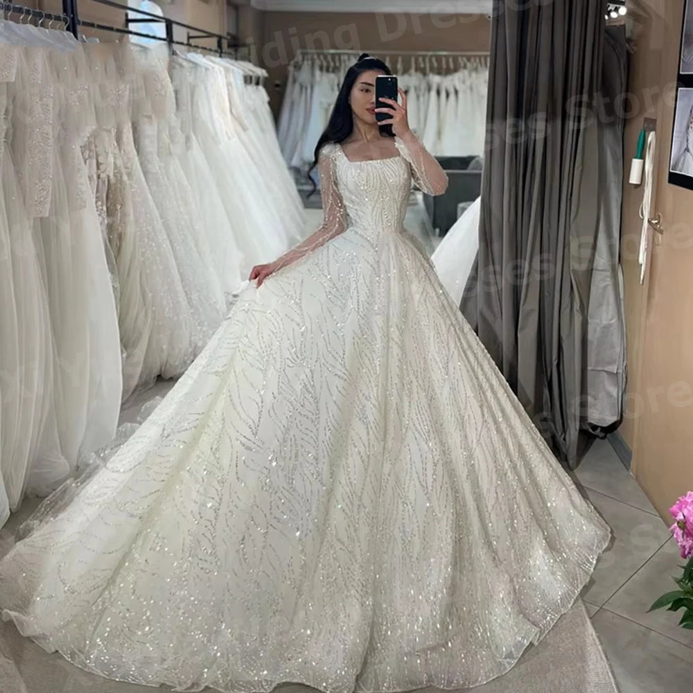 Robe de mariée trapèze brodée et pailletée – CLEVI Paris