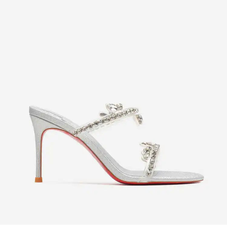 Escarpins argentés à talons fins – CLEVI Paris