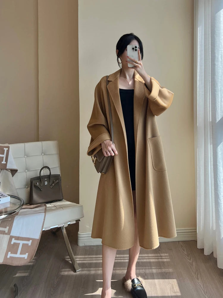 Manteau long femme à ceinture et col revers – CLEVI Paris