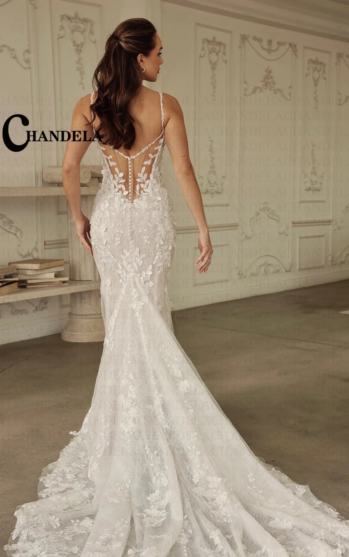 Robe de mariée sirène à bretelles fines – CLEVI Paris